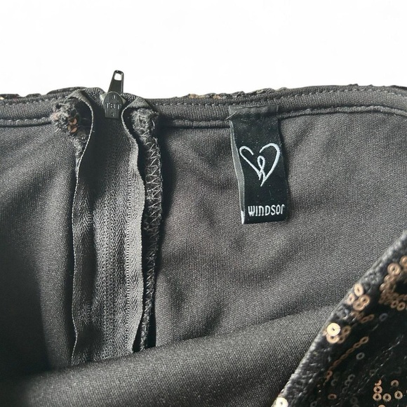 Stunning Black & Gold Paisley Velvet/ Sequin Mini Skirt,Size S - Picture 4 of 5